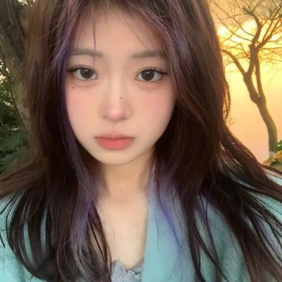 深深腥红